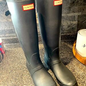 Hunter Tall Adjustable Calf Matte Black rain boots size 9